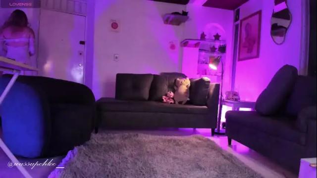 Image 11 of misschloe__ Stream on Chaturbate on 1 month ago