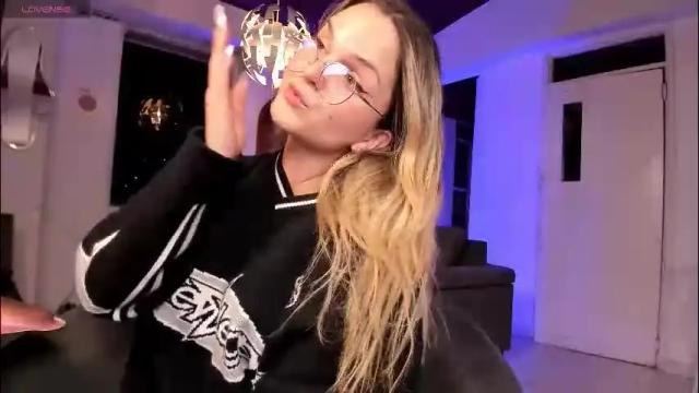 Image 6 of misschloe__ Stream on Chaturbate on 22 days ago