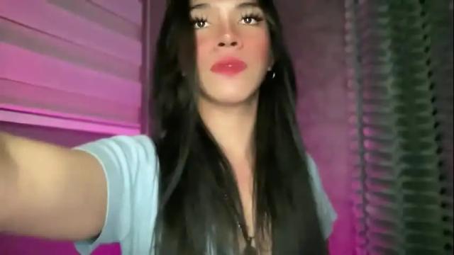 Image 3 of misselliefayexxx Stream on Chaturbate on 4 months ago