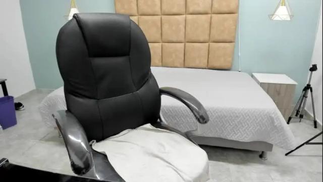Image 12 of missgomezz_ Stream on Chaturbate on 1 month ago