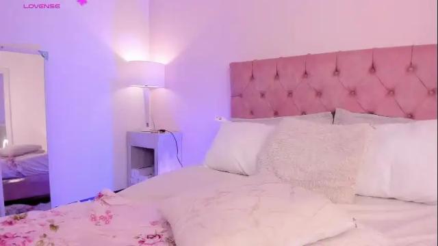 Image 3 of misshiller_gh Stream on Chaturbate on 1 month ago