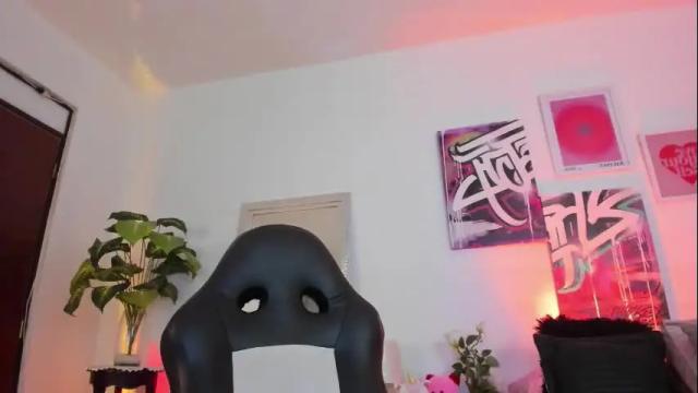 Image 2 of misshuntt3rs Stream on Chaturbate on 1 month ago