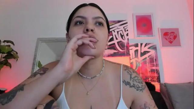 Image 12 of misshuntt3rs Stream on Chaturbate on 16 days ago