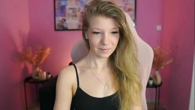Image 2 of missicute18 Stream on Chaturbate on 28 days ago