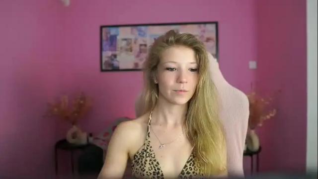 Image 8 of missicute18 Stream on Chaturbate on 19 days ago