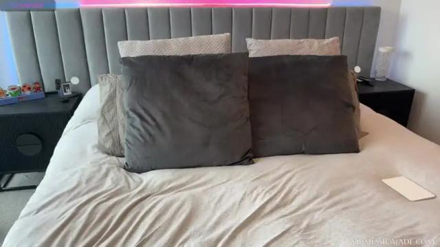 Image 7 of missjessicajade Stream on Chaturbate on 13 months ago