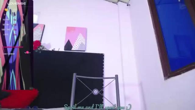 Image 12 of missjhonnes Stream on Chaturbate on 17 months ago