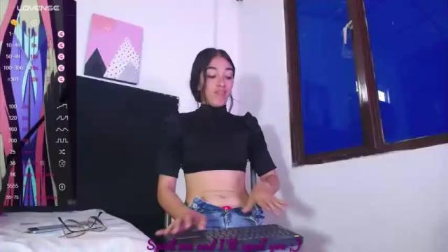 Image 4 of missjhonnes Stream on Chaturbate on 17 months ago