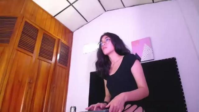 Image 12 of missjhonnes Stream on Chaturbate on 17 months ago