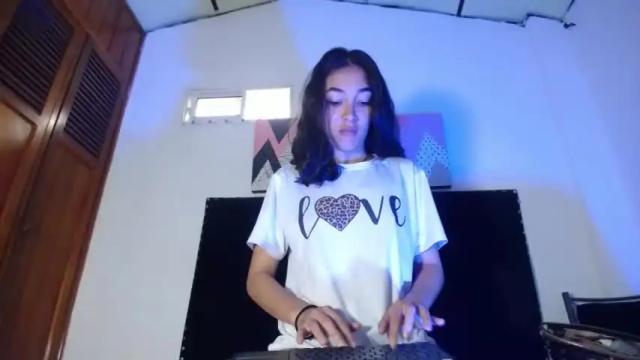 Image 2 of missjhonnes Stream on Chaturbate on 16 months ago