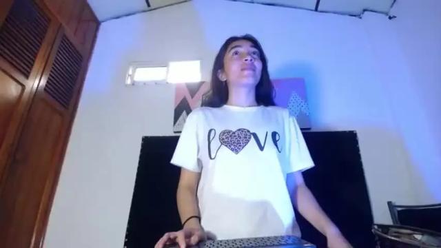 Image 3 of missjhonnes Stream on Chaturbate on 16 months ago