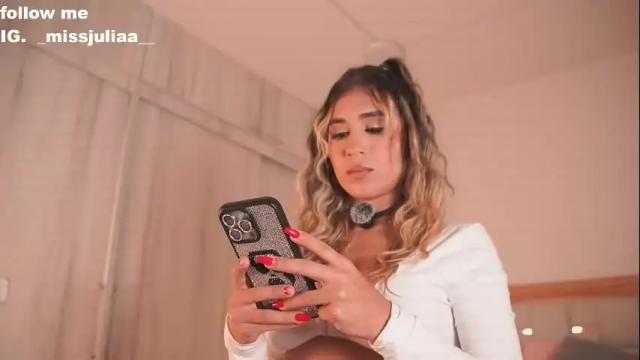 Image 10 of missjuliaa_ Stream on Chaturbate on 1 month ago