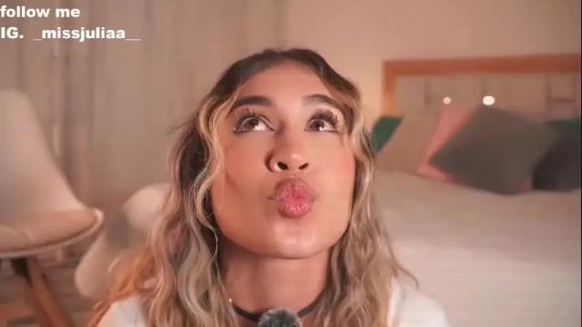 Image 6 of missjuliaa_ Stream on Chaturbate on 1 month ago