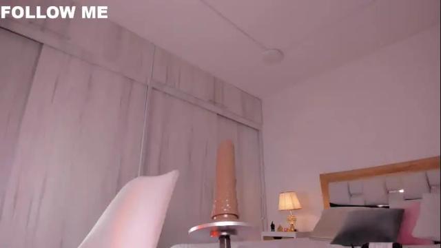 Image 12 of missjuliaa_ Stream on Chaturbate on 1 month ago