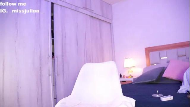 Image 4 of missjuliaa_ Stream on Chaturbate on 1 month ago
