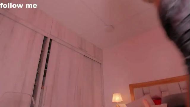 Image 2 of missjuliaa_ Stream on Chaturbate on 11 days ago