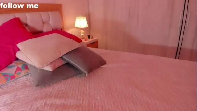 Image 2 of missjuliaa_ Stream on Chaturbate on 15 days ago