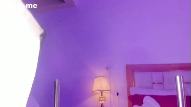 Image 4 of missjuliaa_ Stream on Chaturbate on 6 days ago