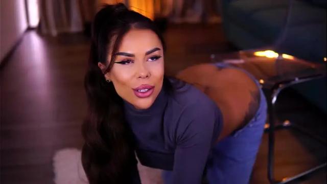 Image 10 of misskiarra Stream on Chaturbate on 1 month ago