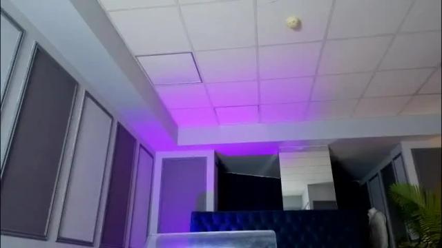 Image 3 of misskiarra Stream on Chaturbate on 2 months ago