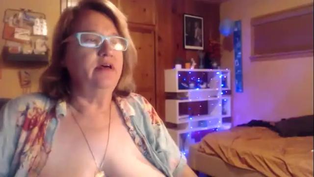 Image 10 of misskittyfox Stream on Chaturbate on 6 months ago