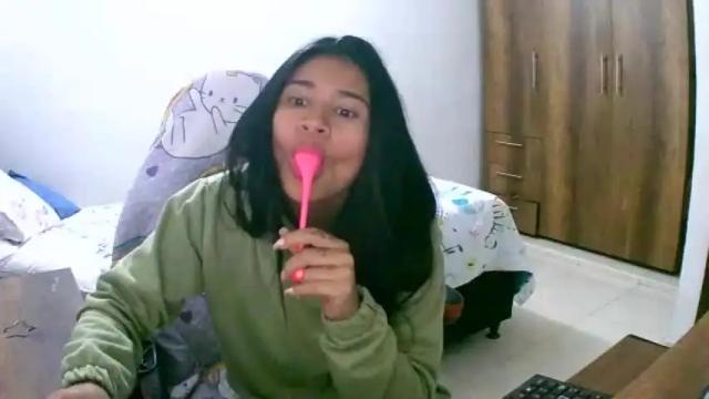 Image 2 of misskylie_ Stream on Chaturbate on 18 months ago