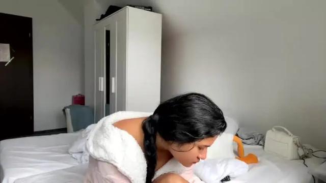 Image 7 of misskylie_ Stream on Chaturbate on 14 months ago