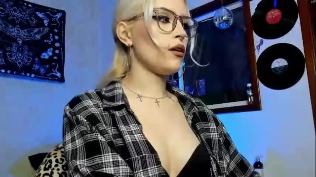Image 2 of missluna27 Stream on Chaturbate on 1 month ago