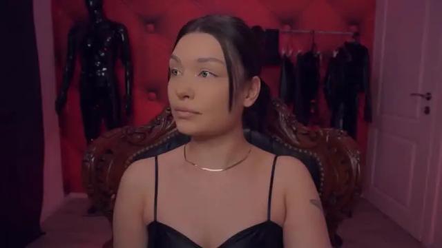 Image 3 of missluxxandra Stream on Chaturbate on 16 months ago