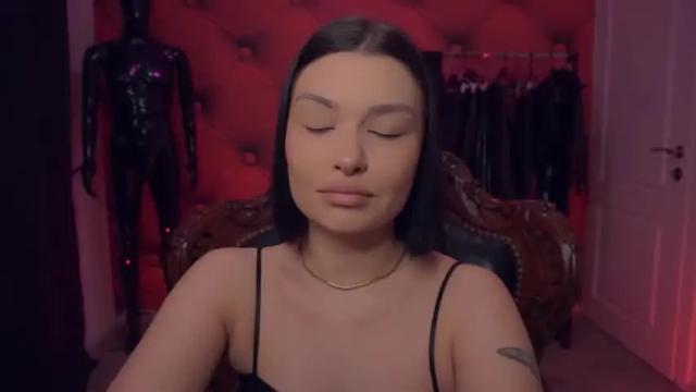 Image 10 of missluxxandra Stream on Chaturbate on 15 months ago