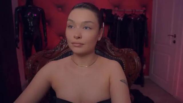 Image 2 of missluxxandra Stream on Chaturbate on 15 months ago