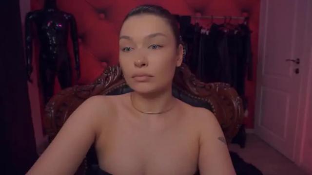 Image 6 of missluxxandra Stream on Chaturbate on 15 months ago