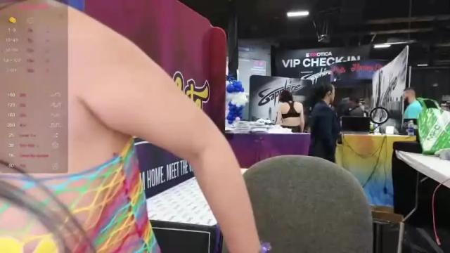 Image 6 of missmakaylacox Stream on Chaturbate on 19 months ago