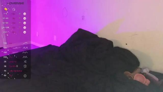 Image 2 of missmakaylacox Stream on Chaturbate on 13 months ago