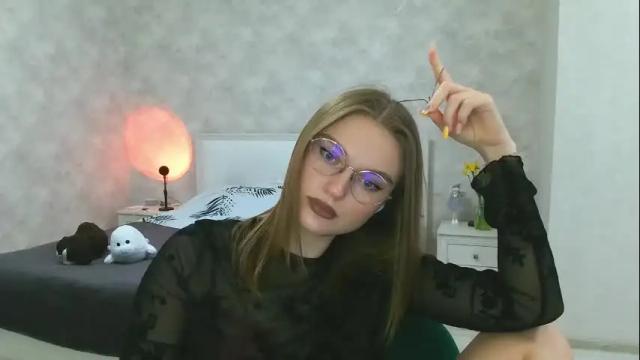 Image 3 of missmariat Stream on Chaturbate on 3 months ago