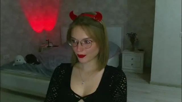 Image 4 of missmariat Stream on Chaturbate on 2 months ago