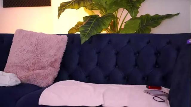 Image 3 of missmo0n Stream on Chaturbate on 8 days ago
