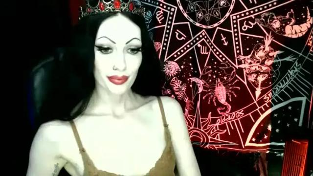 Image 4 of missmoondoll Stream on Chaturbate on 1 month ago