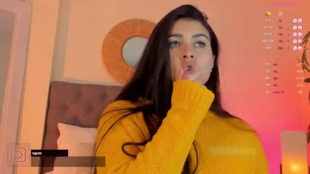 Image 8 of missmoscu Stream on Chaturbate on 20 months ago