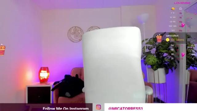 Image 3 of missmoscu Stream on Chaturbate on 19 months ago