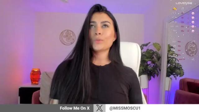 Image 3 of missmoscu Stream on Chaturbate on 18 months ago