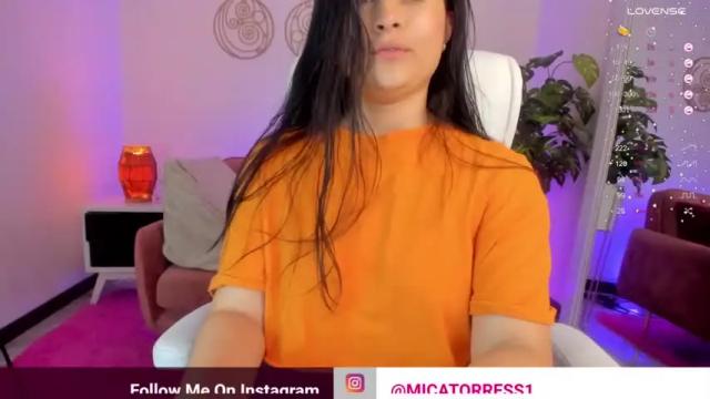 Image 12 of missmoscu Stream on Chaturbate on 18 months ago