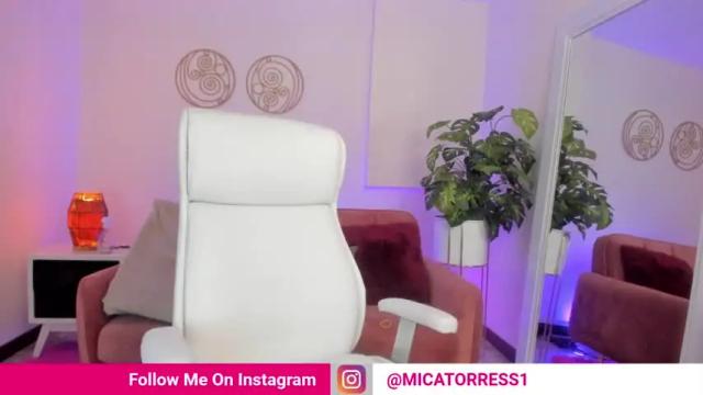 Image 4 of missmoscu Stream on Chaturbate on 18 months ago