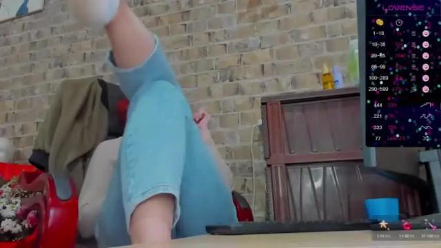 Image 4 of misspetitevenus Stream on Chaturbate on 12 months ago