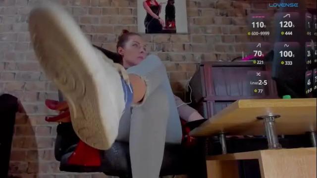 Image 4 of misspetitevenus Stream on Chaturbate on 26 days ago