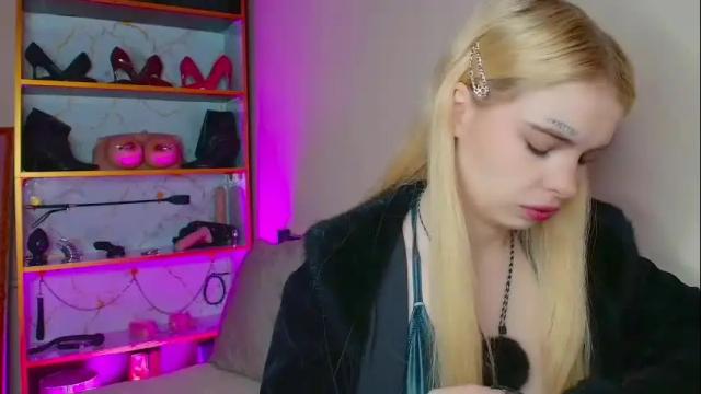 Image 2 of missslola Stream on Chaturbate on 16 days ago