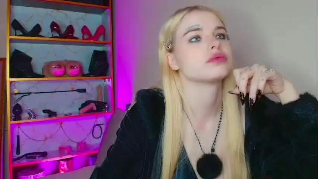 Image 6 of missslola Stream on Chaturbate on 16 days ago