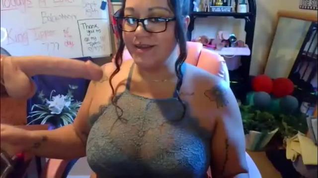 Image 3 of misssuckalot Stream on Chaturbate on 1 month ago