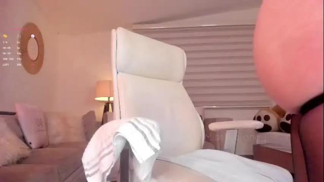 Image 11 of missthailand_ Stream on Chaturbate on 1 month ago
