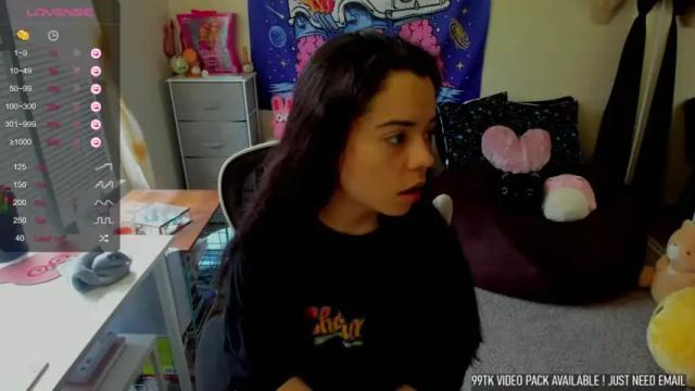 Image 8 of missvanessajune Stream on Chaturbate on 15 months ago